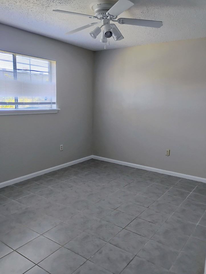 1724 Cedar Lake Dr #D - Photo 6 of 7