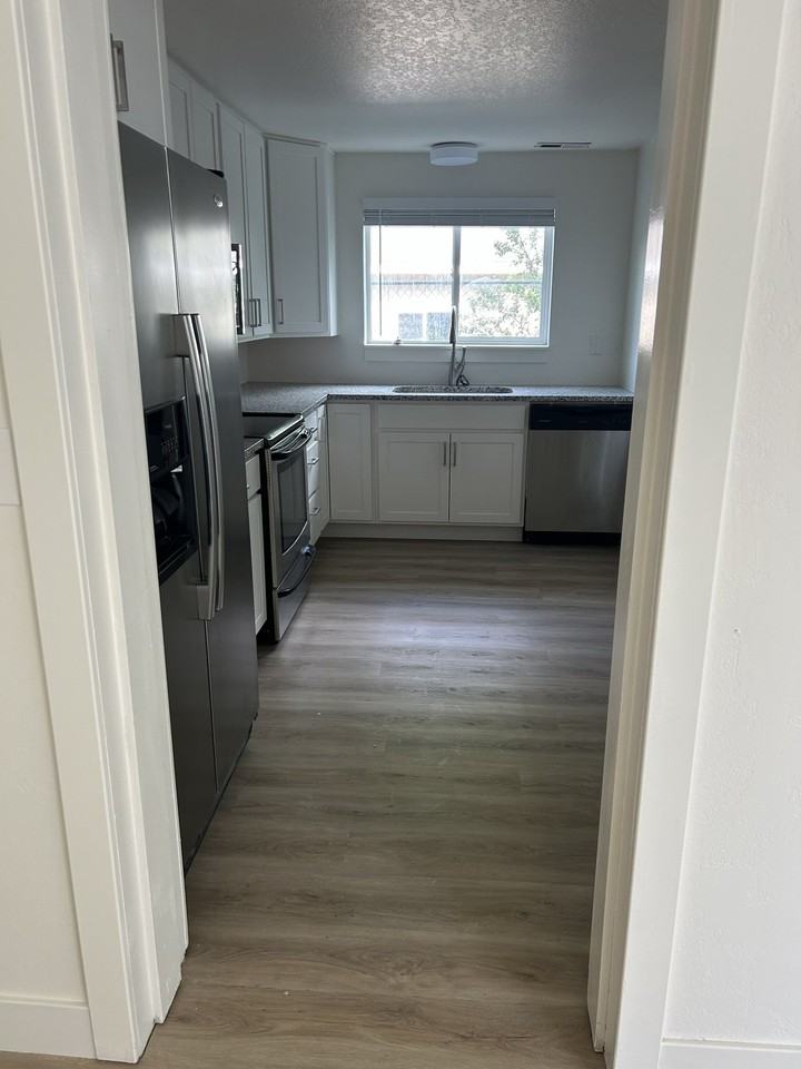 258 E. Center St - Photo 2 of 18