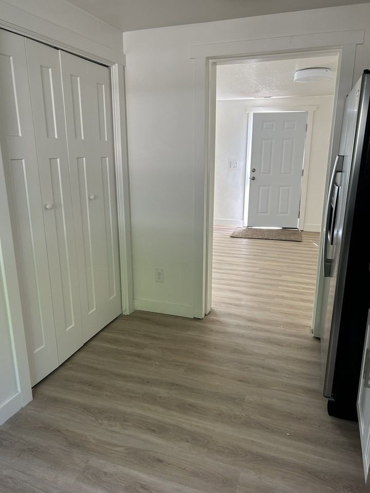 258 E. Center St - Photo 4 of 18