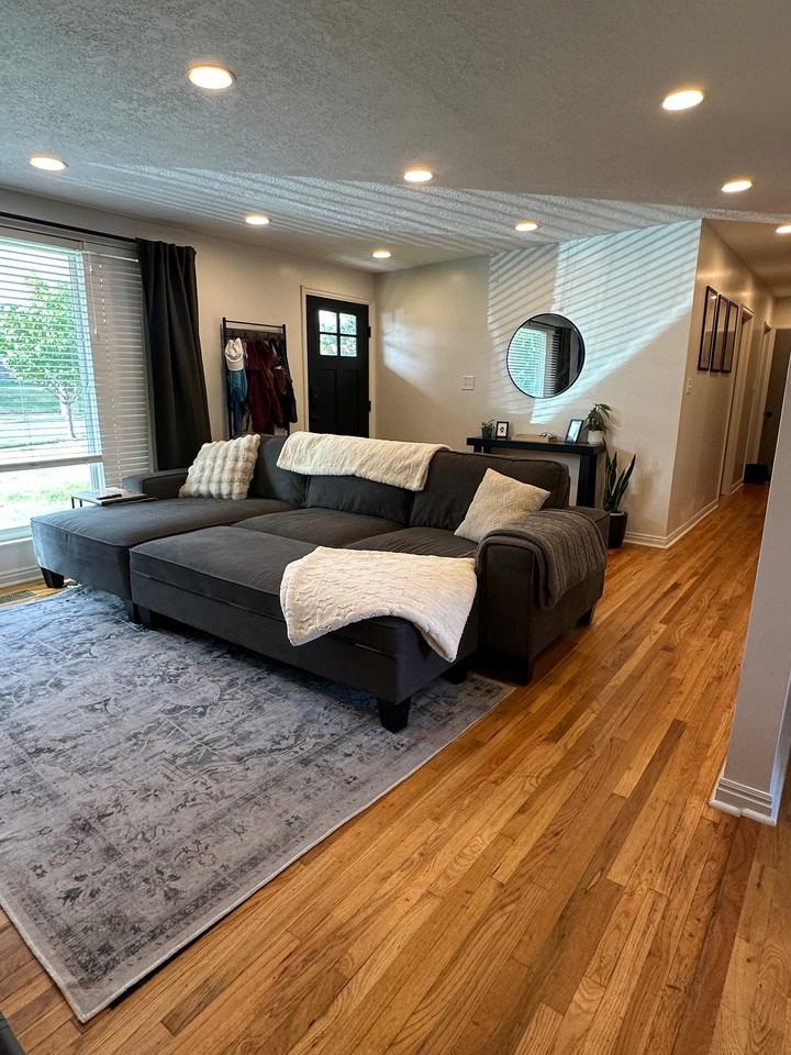 564 W Spacerama Dr - Photo 4 of 12
