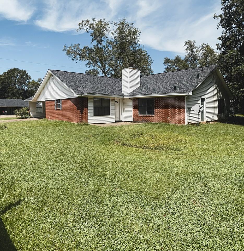 200 Timberwood Dr - Photo 2 of 21
