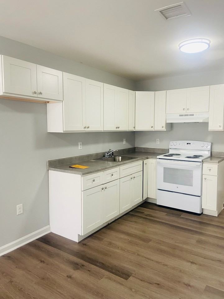 49 Graham Ave #1