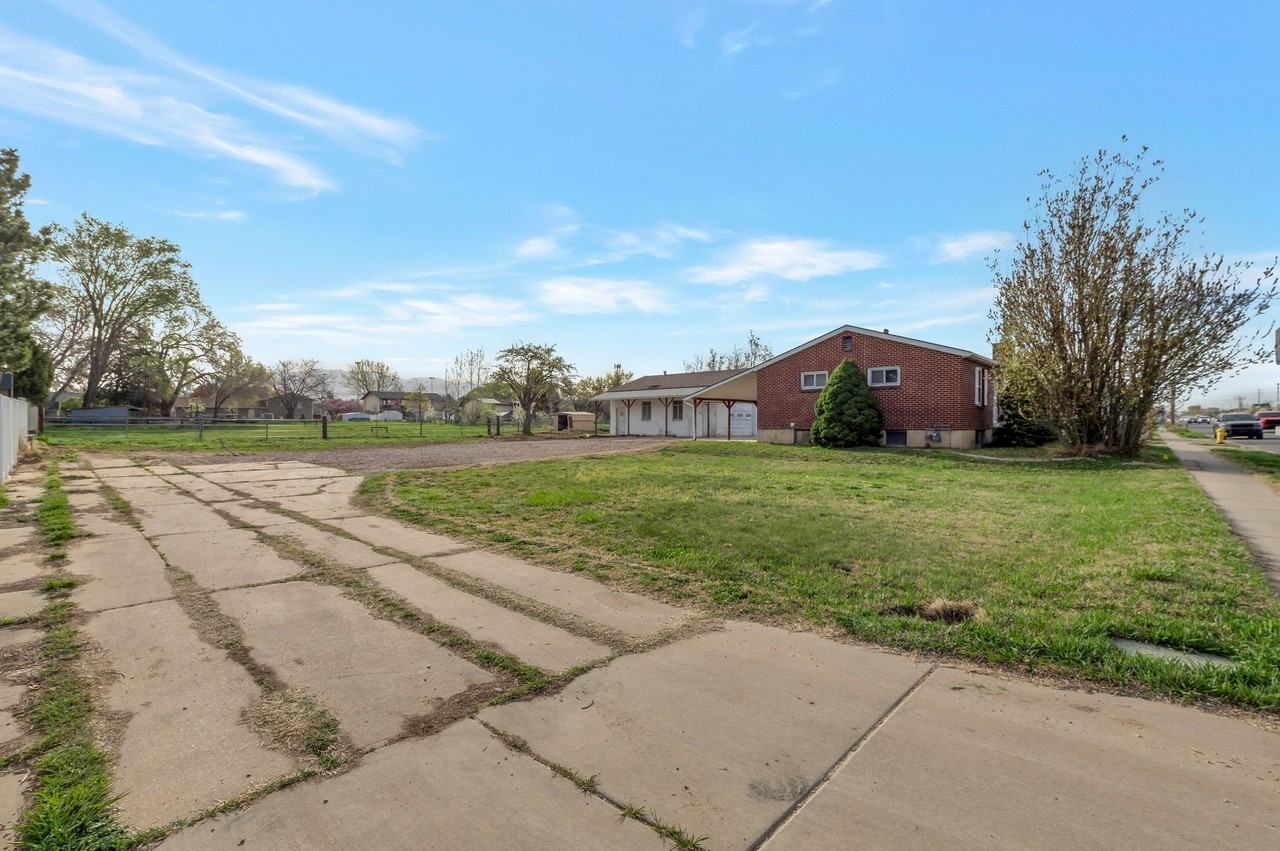2184 Nw - Photo 2 of 20