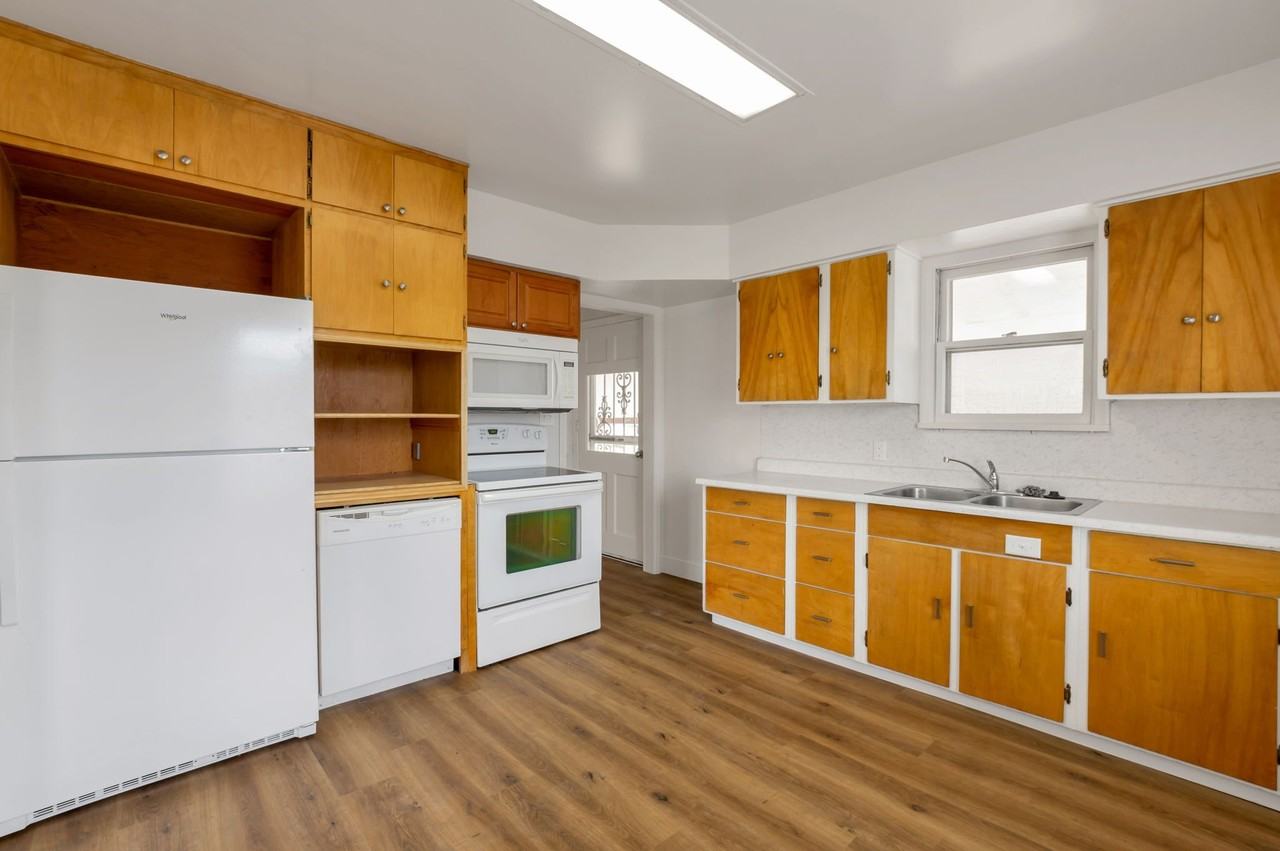 2184 Nw - Photo 3 of 20