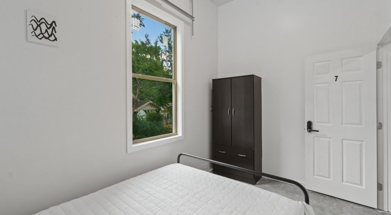 210 Mathewson Pl Sw - Photo 3 of 5