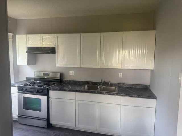 7642 Fairham Ave - Photo 3 of 11