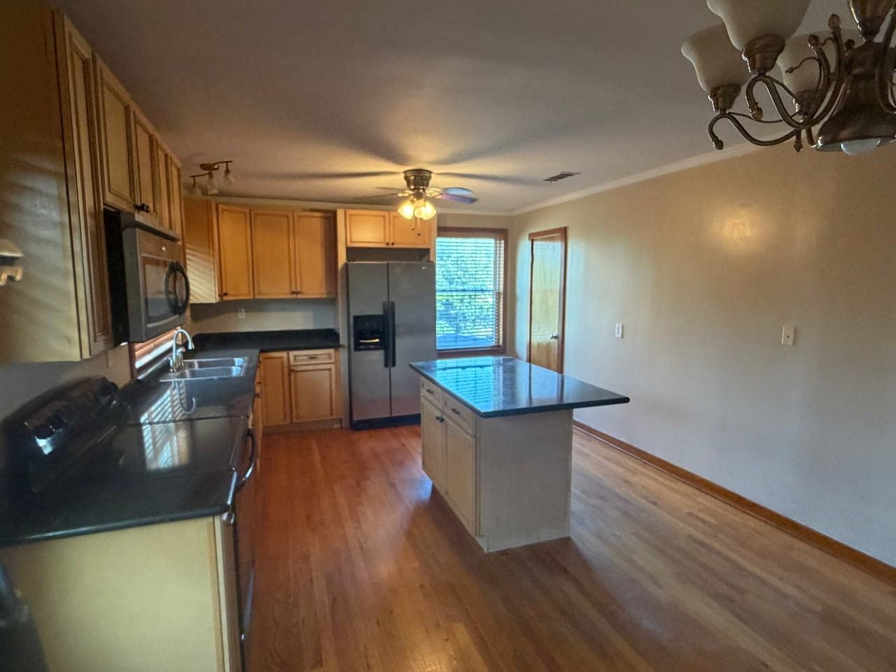 125 Walker St - Photo 2 of 10