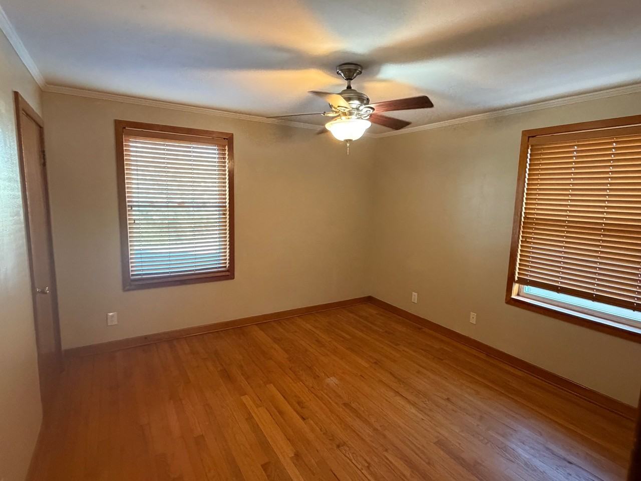 125 Walker St - Photo 3 of 10