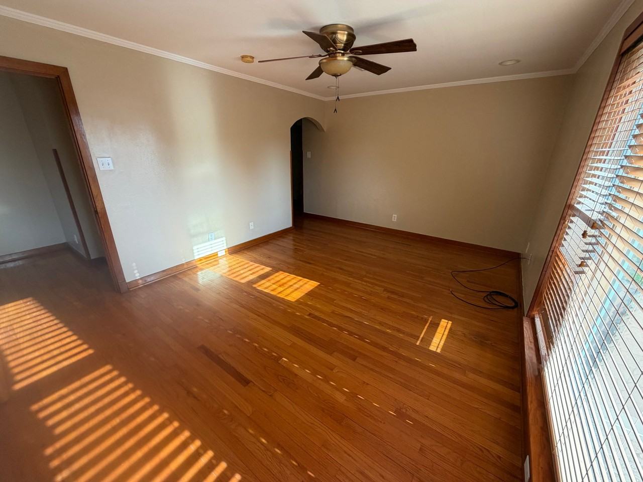 125 Walker St - Photo 5 of 10
