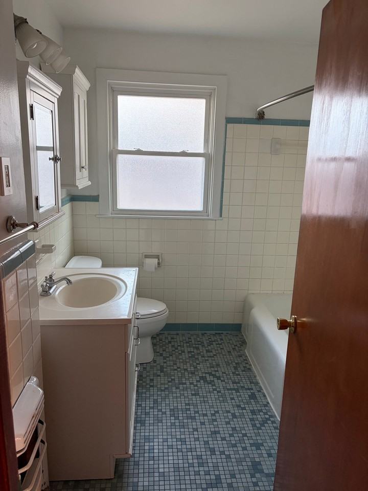 125 Walker St - Photo 7 of 10