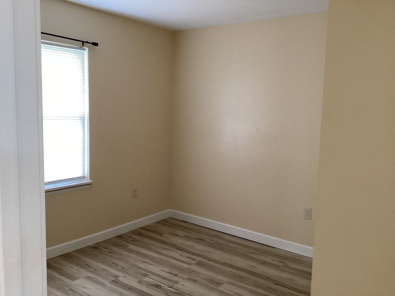 2035 Margaret Ave - Photo 4 of 6