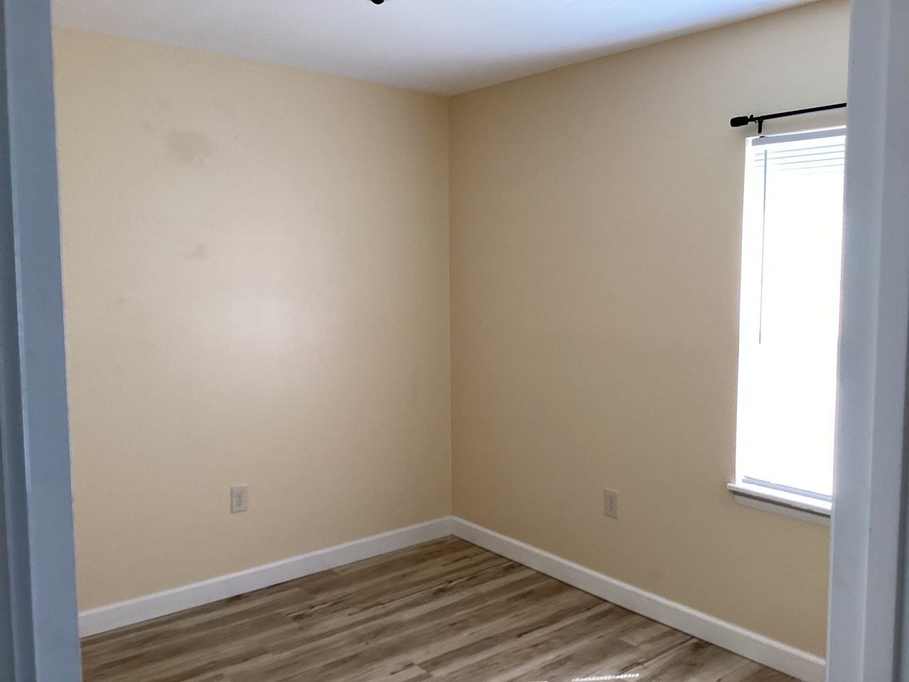 2035 Margaret Ave - Photo 5 of 6