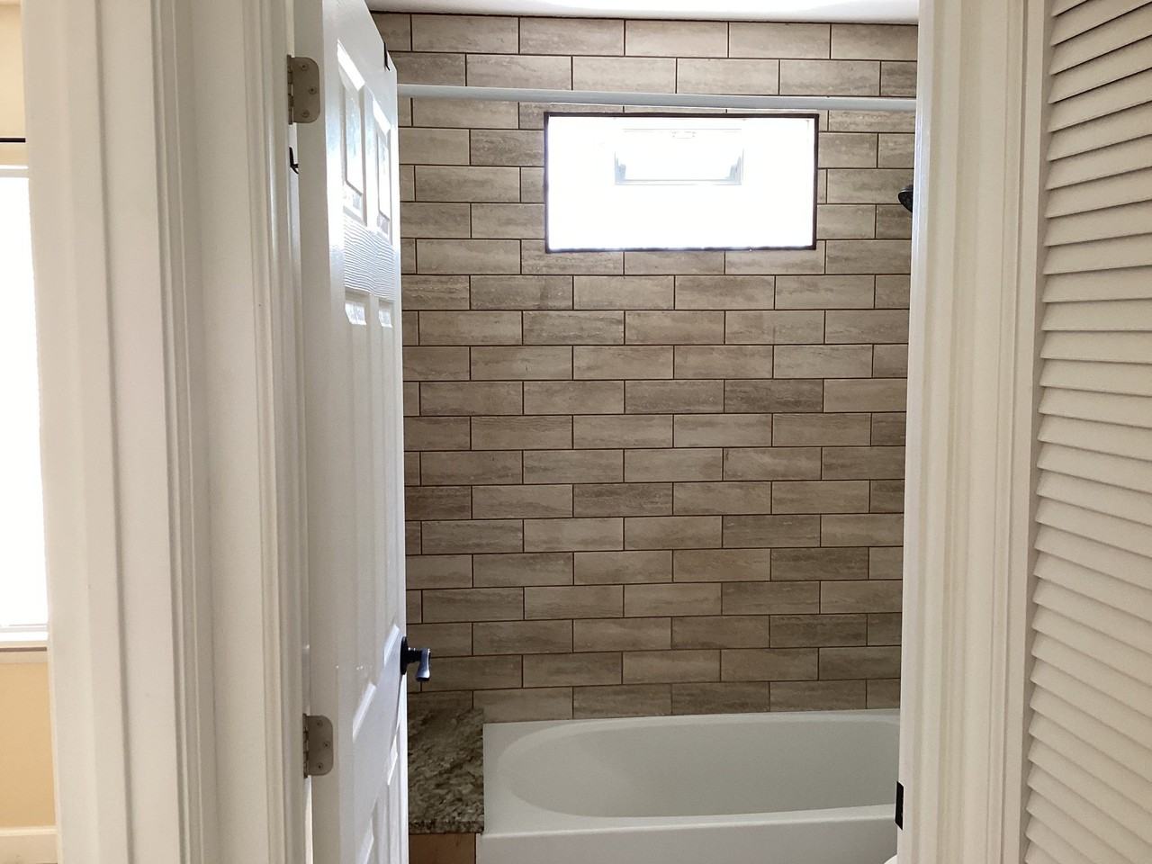 2035 Margaret Ave - Photo 6 of 6