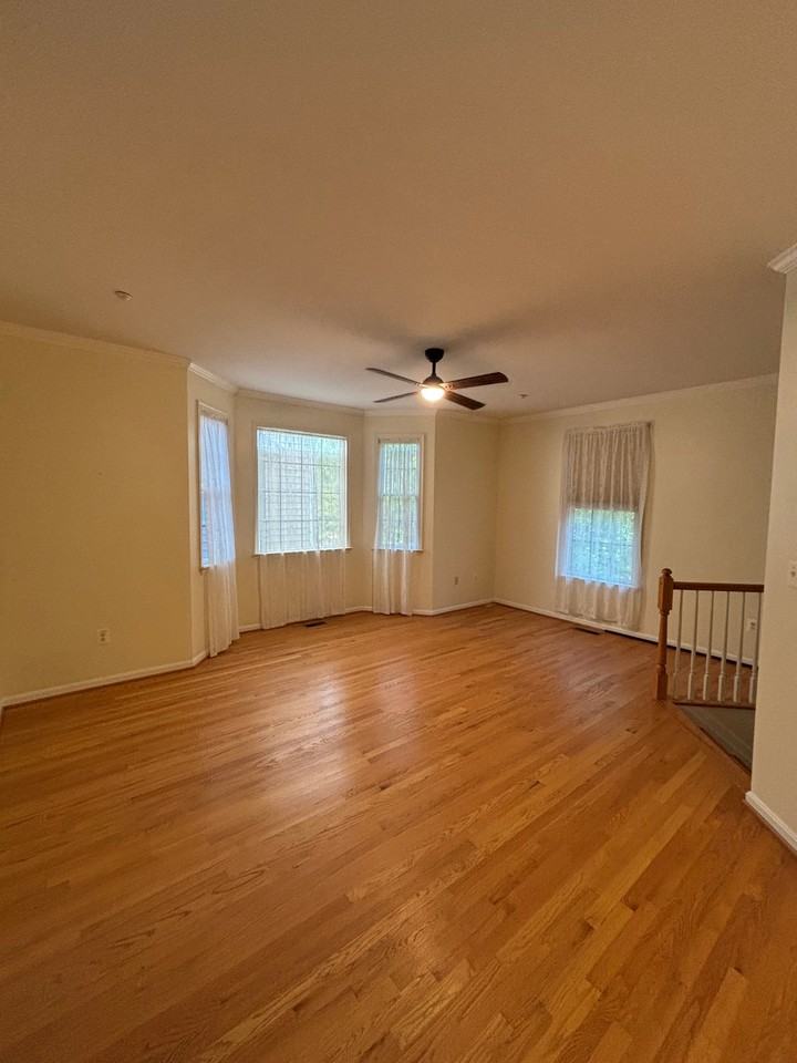 115 Acorn Dr - Photo 4 of 7