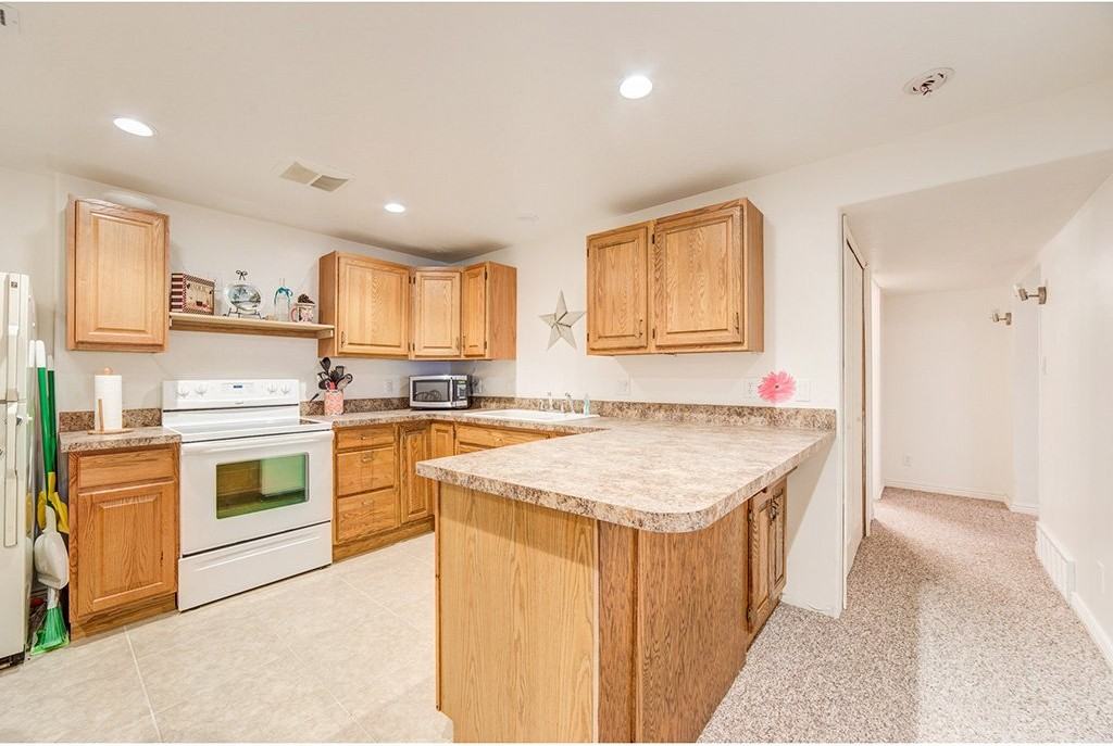 936 Mountain Side Dr #2LL - Photo 2 of 10