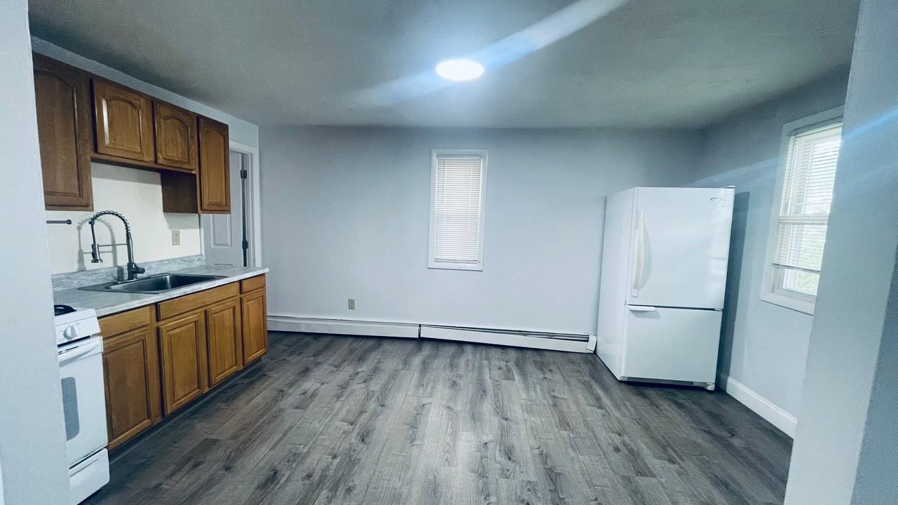 532 Warren St #EAST - Photo 2 of 13