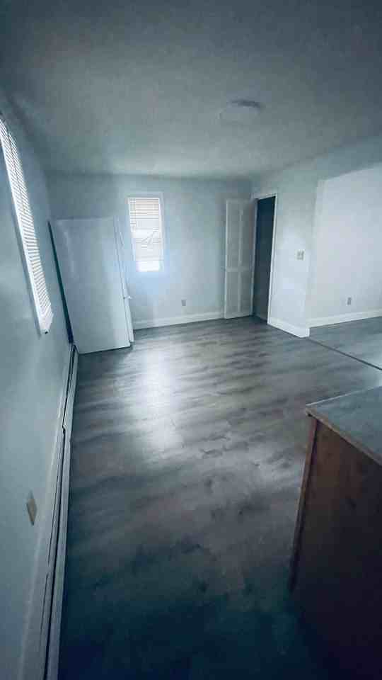 532 Warren St #EAST - Photo 3 of 13