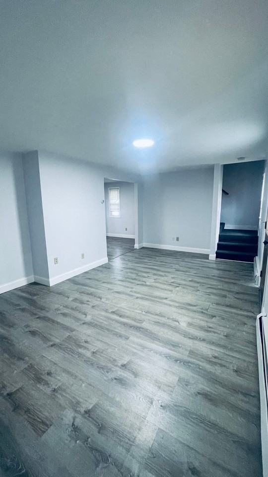 532 Warren St #EAST - Photo 6 of 13