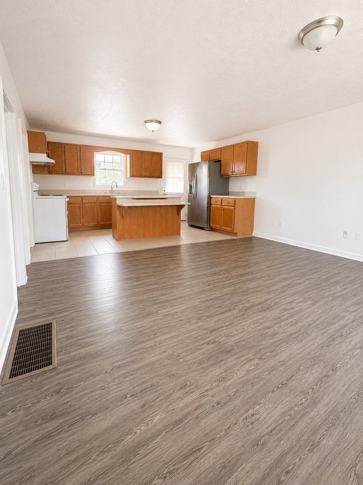 211 Memory Ln - Photo 6 of 18