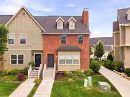 featured image of 2071 W Crescent Row
