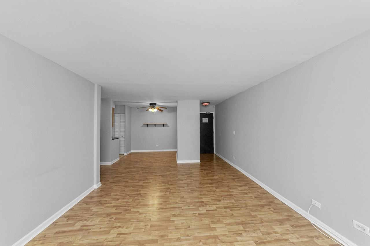 3825 North Pine Grove Avenue, Unit 321 - Photo 5 of 16