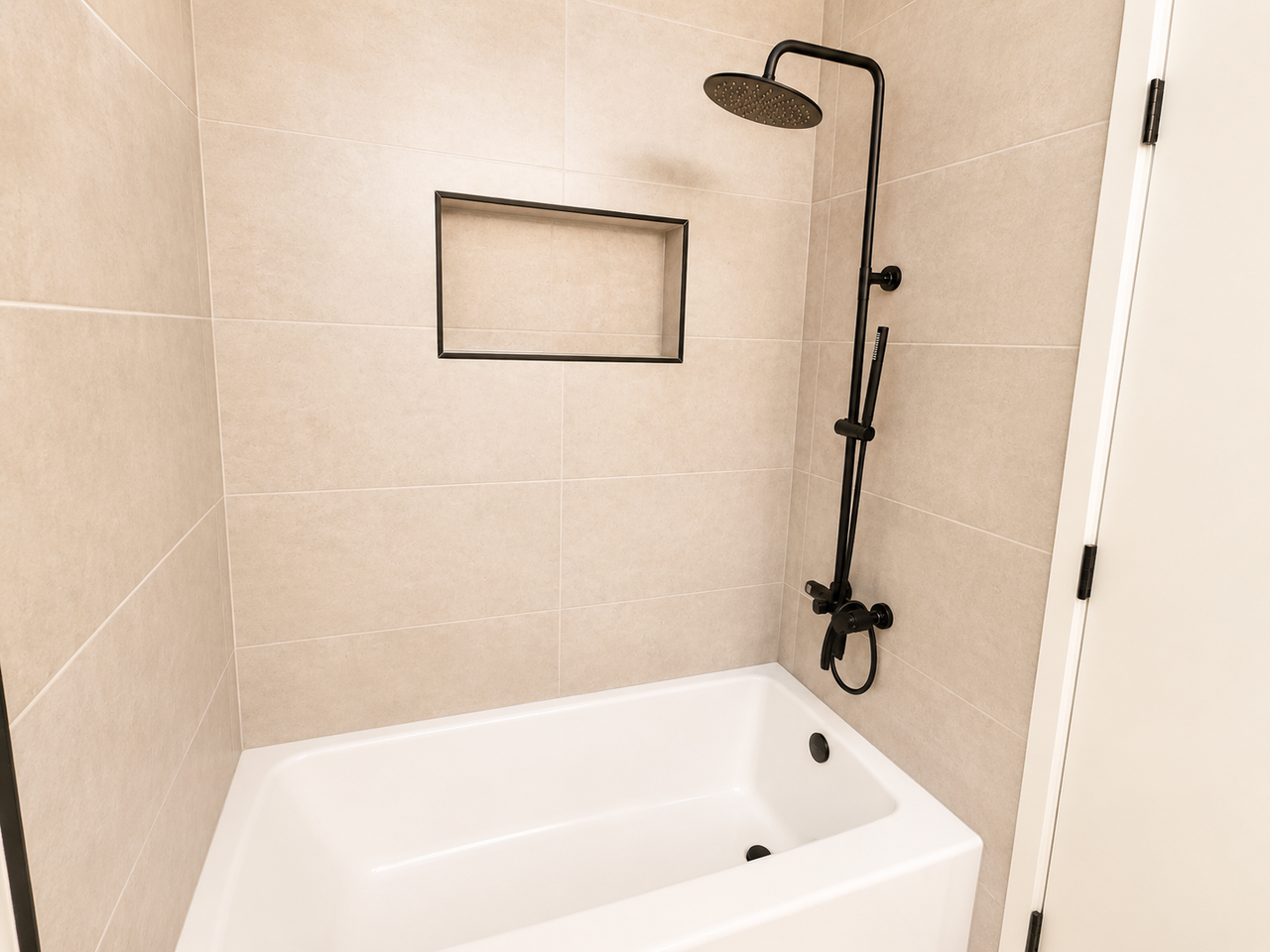3136 North Ridgeway Avenue, Unit 2 - Photo 5 of 12