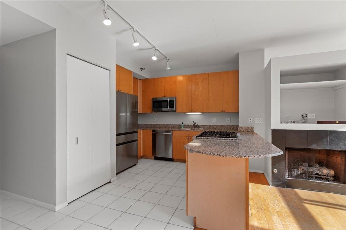 701 South Wells Street, Unit 803 - Photo 2 of 17