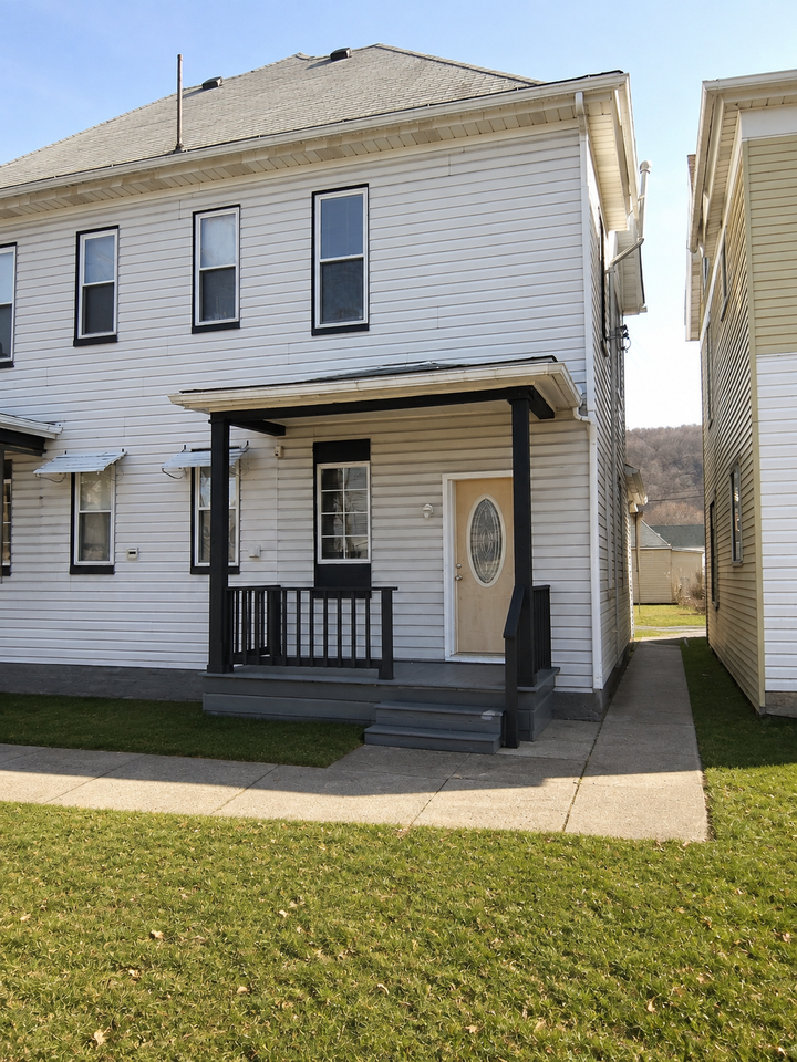 1525 3rd Avenue - Photo 2 of 3