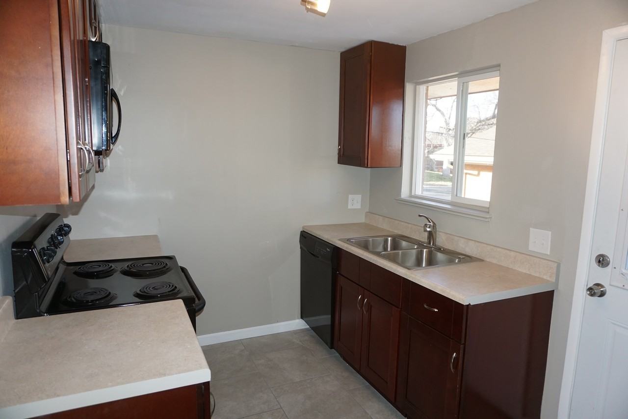897 W Prentice Pl - Photo 4 of 8