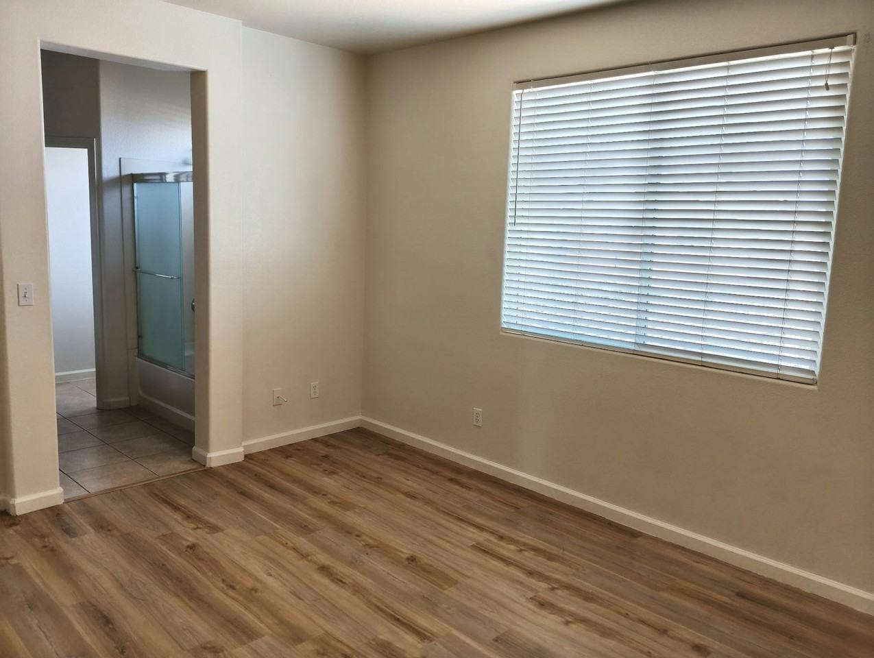 5929 Tangerine Avenue - Photo 7 of 11