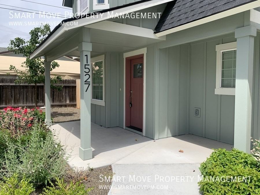 1527 S Chase St - Photo 4 of 37