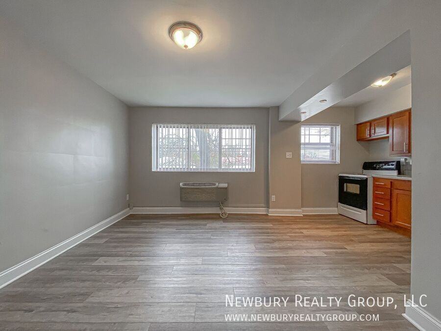 313 San Juan Dr #4 - Photo 4 of 28