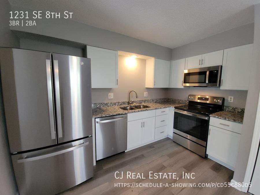 1231 Se 8th St - Photo 4 of 12