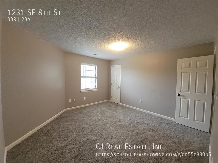 1231 Se 8th St - Photo 6 of 12