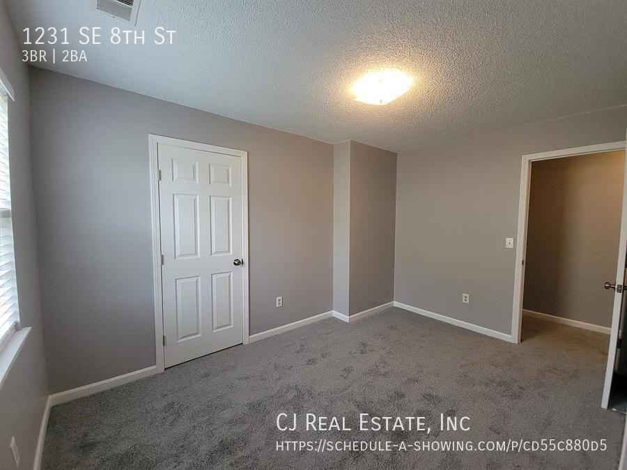 1231 Se 8th St - Photo 7 of 12