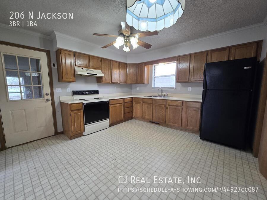206 N Jackson Ave - Photo 3 of 7