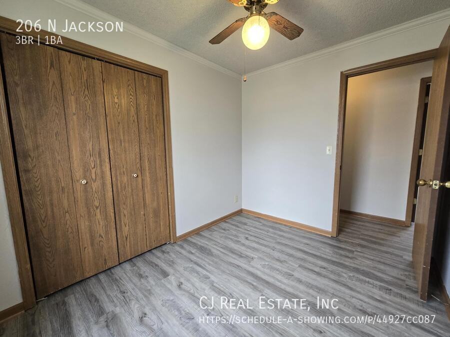 206 N Jackson Ave - Photo 4 of 7