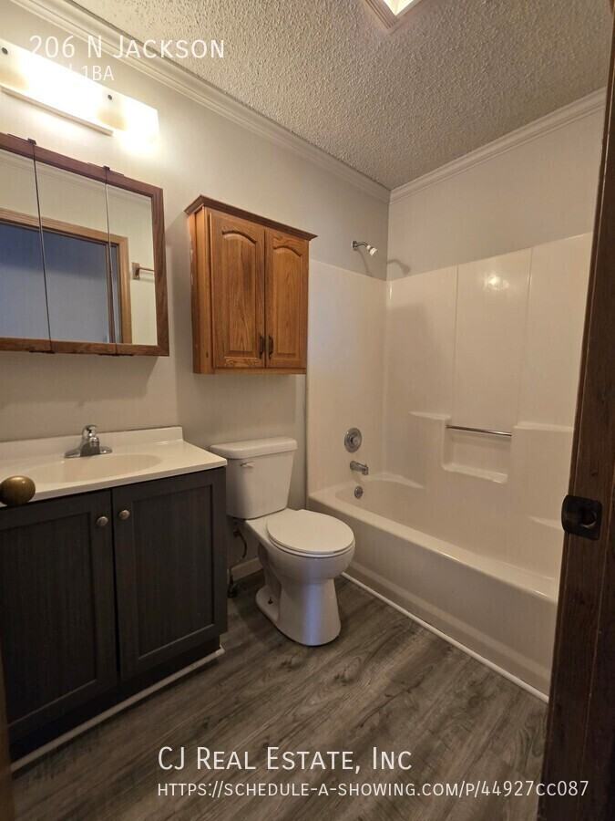 206 N Jackson Ave - Photo 6 of 7