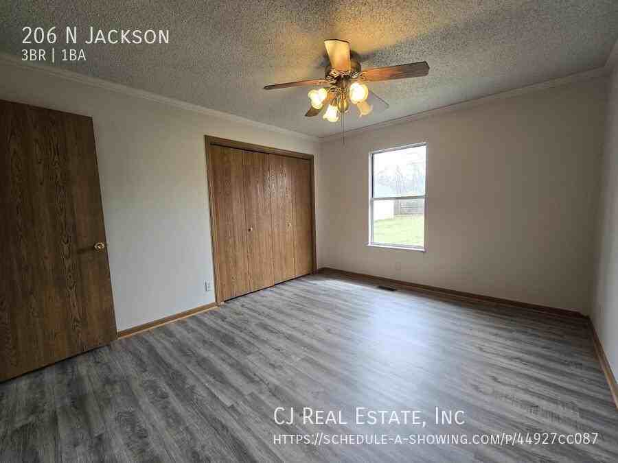 206 N Jackson Ave - Photo 7 of 7