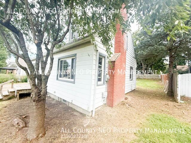 1569 W Market St - Photo 2 of 24