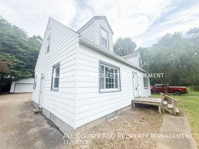 1569 W Market St - Photo 3 of 24