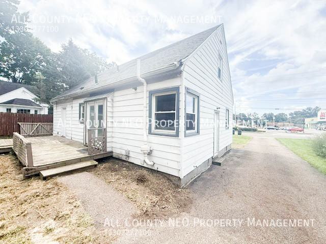 1569 W Market St - Photo 5 of 24