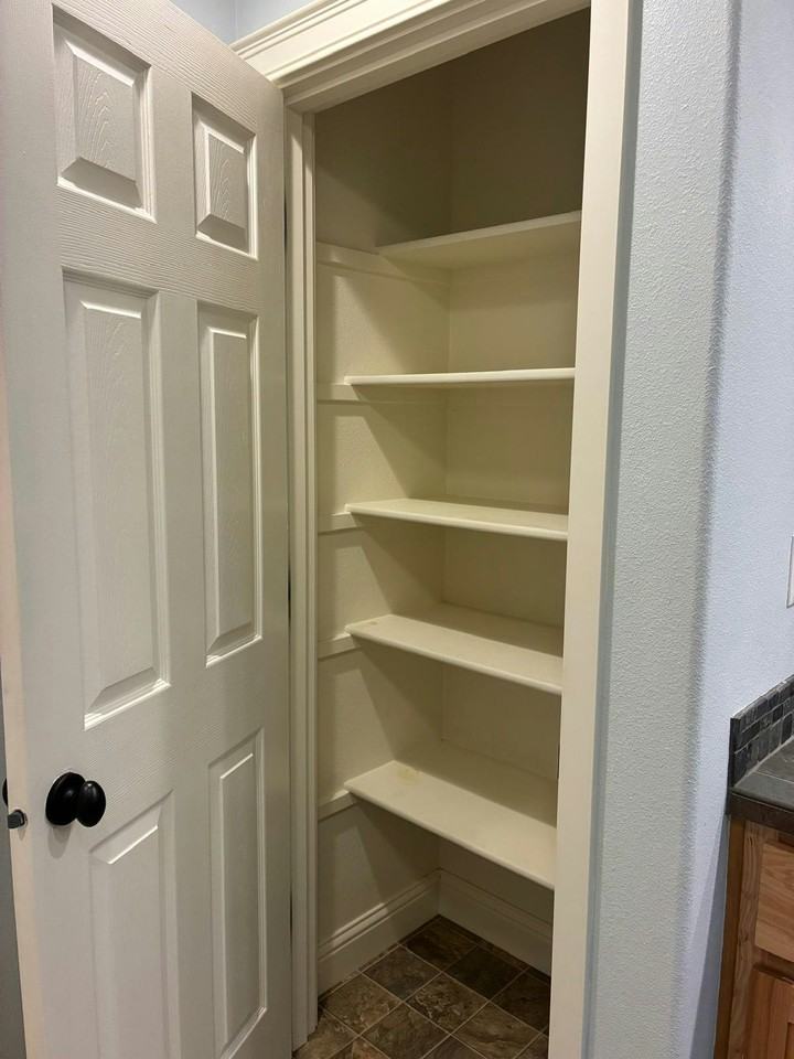 160 NE Porto Way - Photo 3 of 41