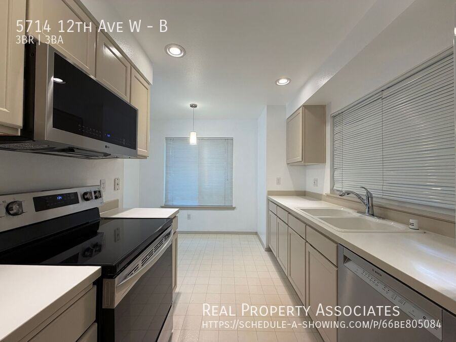 5714 12th Ave W #B - Photo 4 of 20
