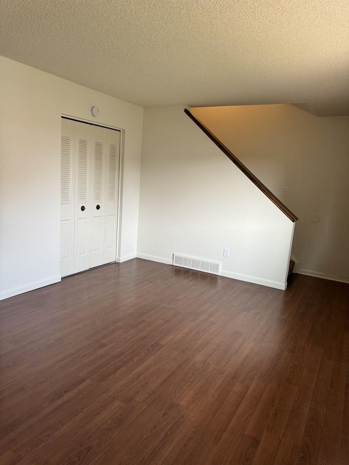2423 W 27th St #C - Photo 2 of 10
