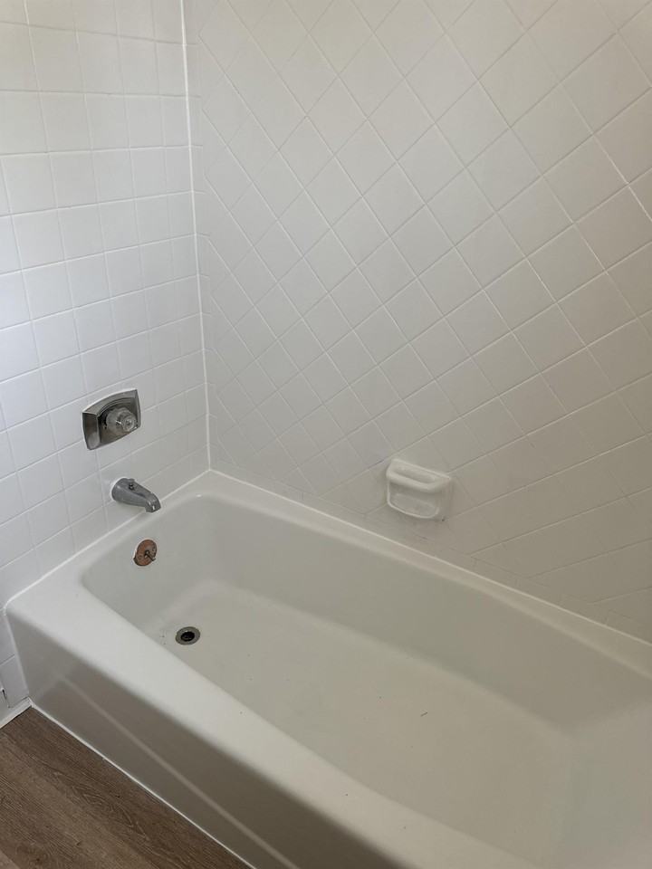 2423 W 27th St #C - Photo 7 of 10
