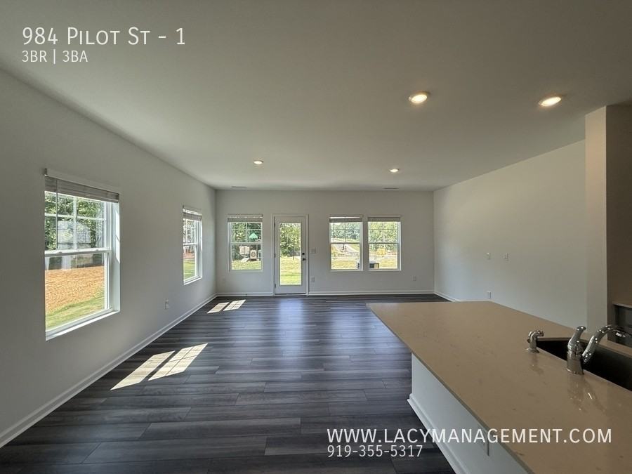 984 Pilot St - Photo 5 of 34
