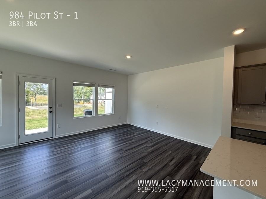 984 Pilot St - Photo 6 of 34