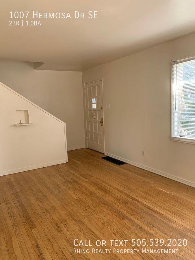 1007 Hermosa Dr Se - Photo 3 of 15