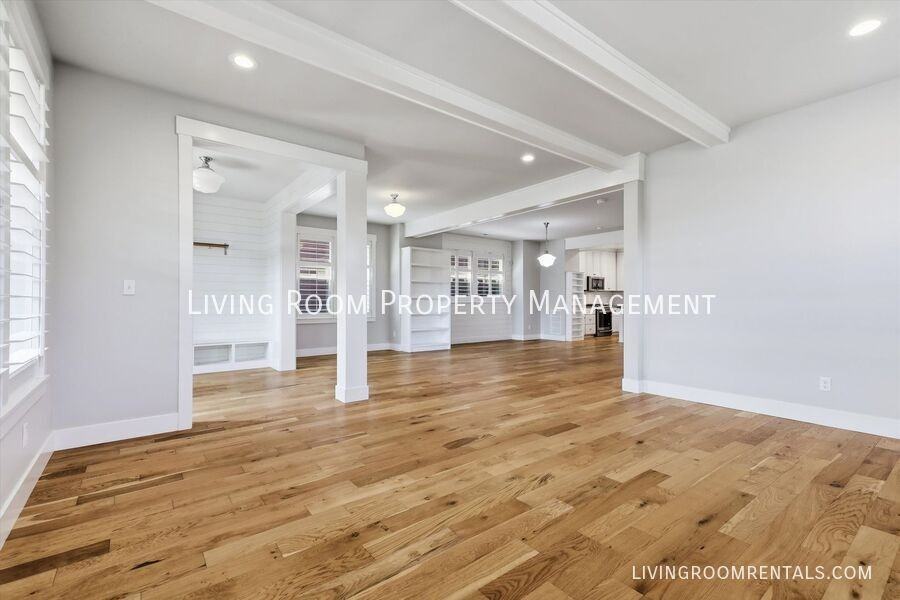 5485 Ne 37th Ave - Photo 3 of 20